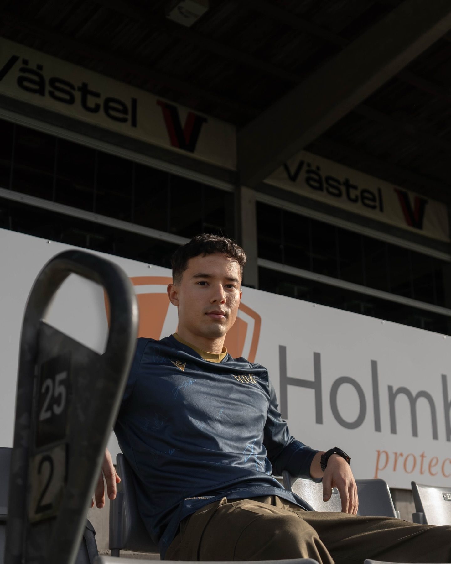 حسین کارنیل فوتبالیست افغان به باشگاه هالمستاد سویدن پیوست