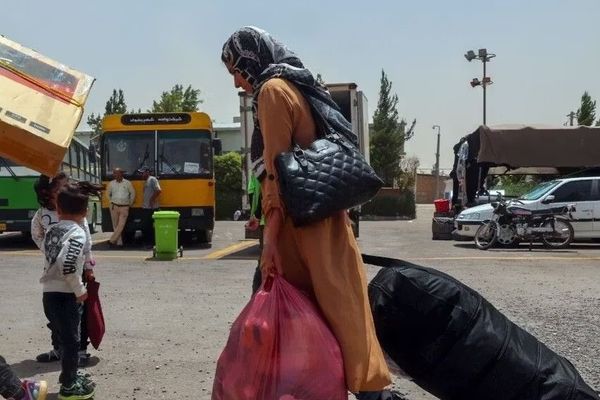 واشنطن بوست: العائدون إلى أفغانستان يخشون من انتقام طالبان واعتقالهم