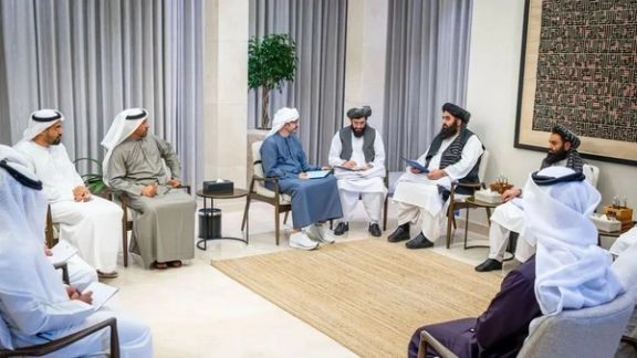 امیرخان متقی: امارات متحده یک بسته کمکی ۴۰۰ میلیون دالری در اختیار افغانستان میگذارد