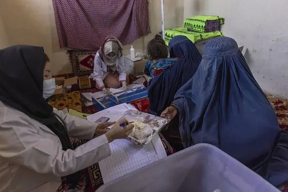 د طالبانو د روغتیا وزیر: د ولسوالیو ۷۲ سـلنه خلک لومړنیو روغتیايي خدمتونو ته لاسرسی نه لري