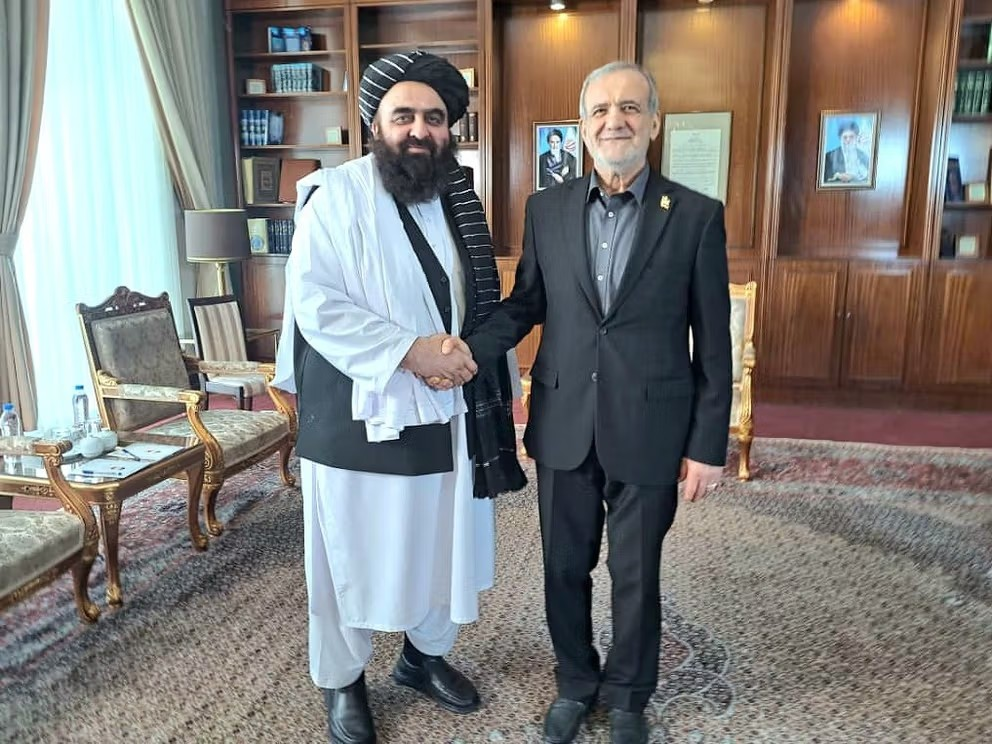 الرئيس الإيراني يطالب بالحصول على حصة بلاده المائية من أفغانستان