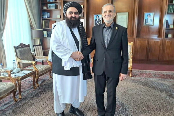 الرئيس الإيراني يطالب بالحصول على حصة بلاده المائية من أفغانستان