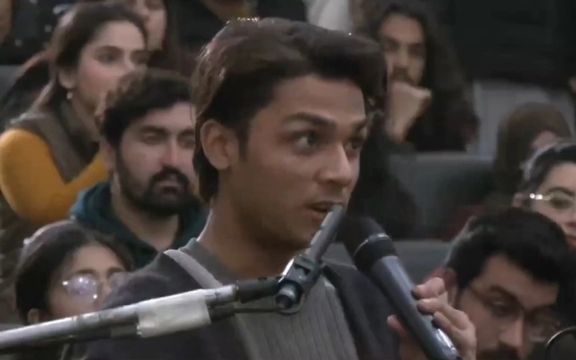 عباس نجف د بلوڅو زده کوونکو په نماینده ګۍ خبرې کوي