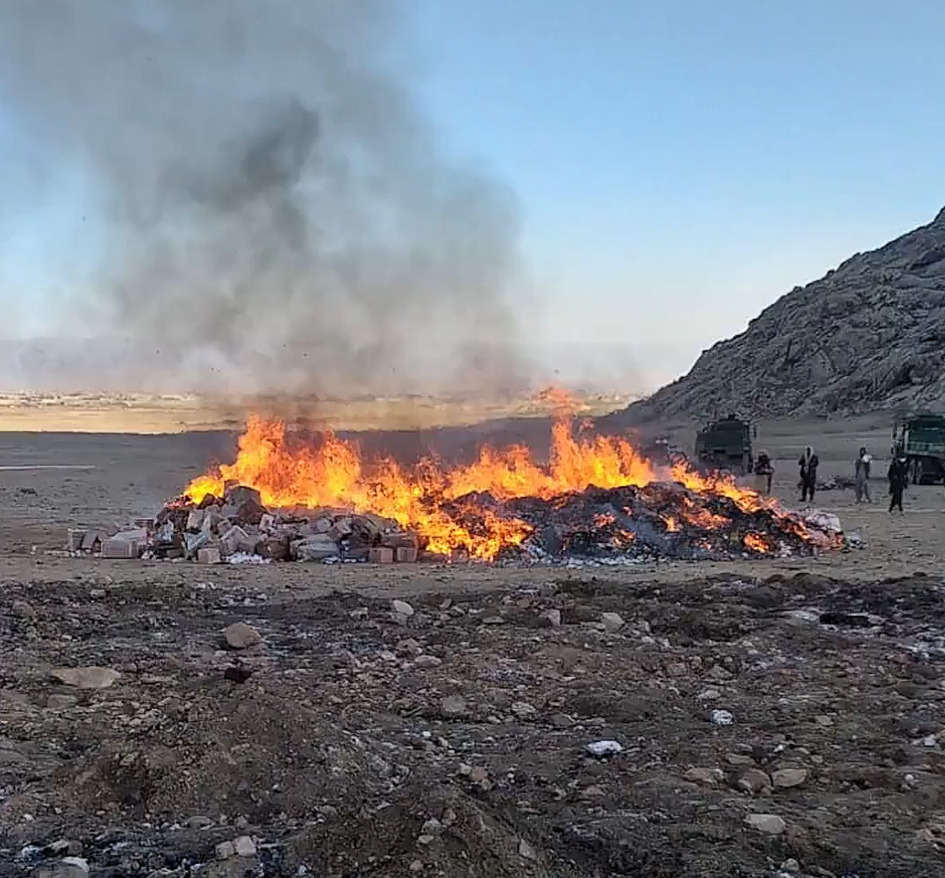 طالبانو په کندهار کې له دوه زره کارټنو ډېر پاکستاني درمل سوځولي