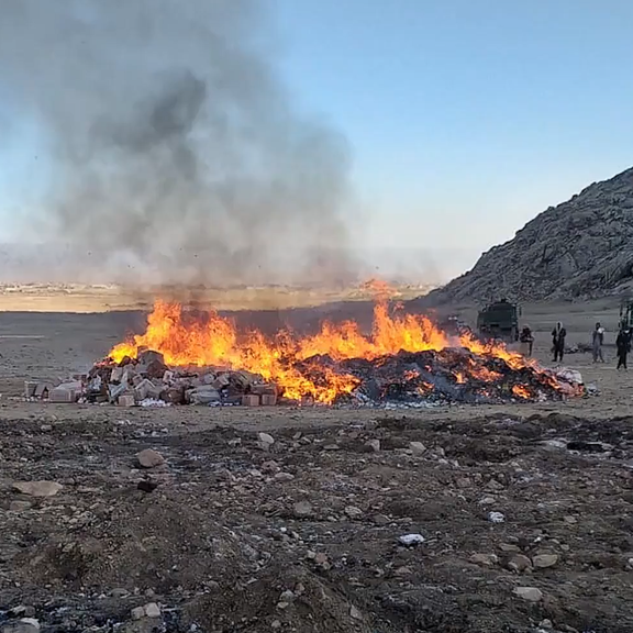 طالبانو په کندهار کې له دوه زره کارټنو ډېر پاکستاني درمل سوځولي