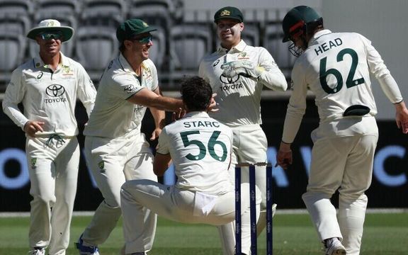 اسټرالیا د ۳۶۰ منډو په ستر توپیر پاکستان ته په ټیسټ لوبه کې ماتې ورکړه