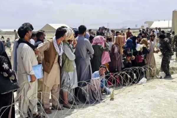 پاکستان کې د کډوالو د نیولو امر؛ د افغانستان پر لور ستنېدل چټک شوي