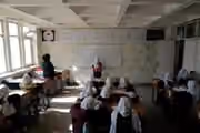 طالبان پس از بازگشت به قدرت دروازه مکتب را بهروی 'بیش از دوونیم میلیون' دختر بست