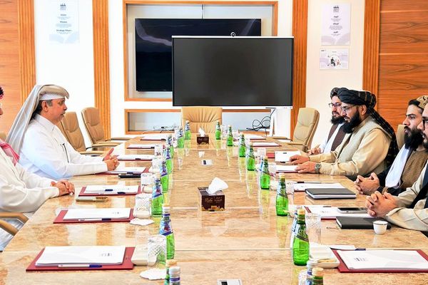 په دوحه کې د طالبانو سفیر د قطر له کار وزارت سره د افغان کارګرو پر ګومارنې غږېدلی