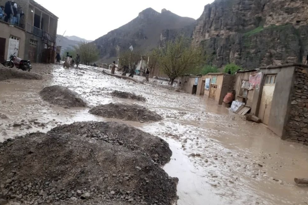 طالبان تحذر من خطر الفيضانات في 12 ولاية أفغانية