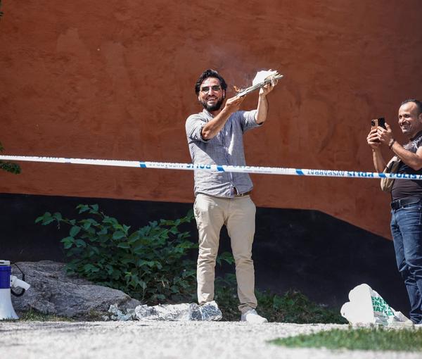 دولت سویدن مجوز اقامت مهاجر عراقی که قرآن را آتش زده بود، مجددا بررسی می‌کند