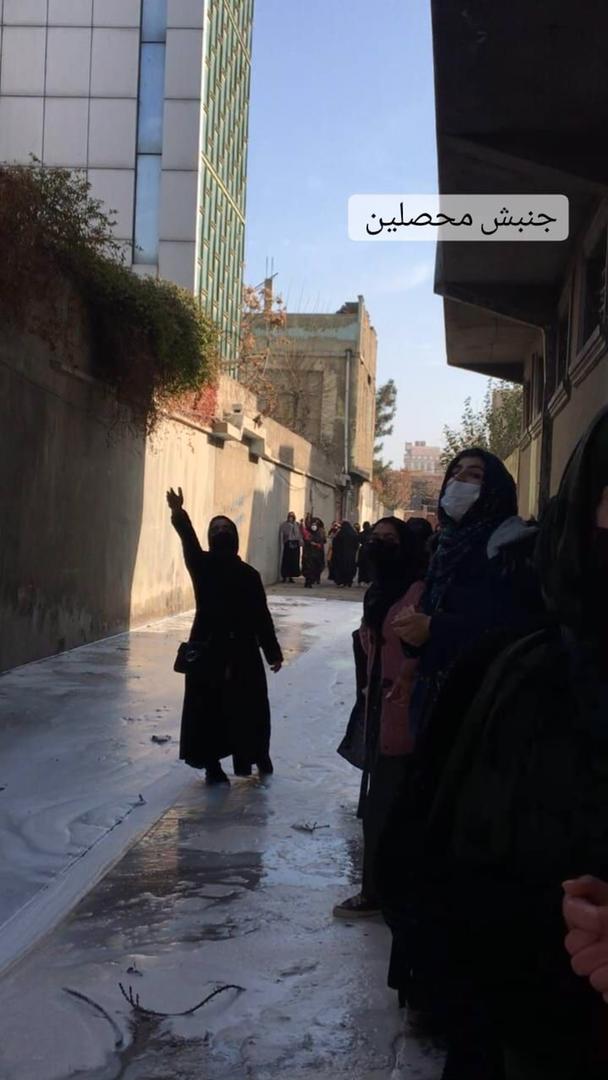 شهر هرات چهره نظامی به خود گرفته است، زنان معترض می‌گویند «طالبان ترسو هستند»