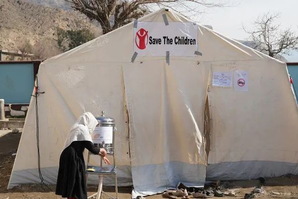 تر مرګونې زلزلې ۶میاشتې وروسته؛ په کونړ کې ۲۵زره ماشومان تر خېمو لاندې ژوند او زدهکړې کوي