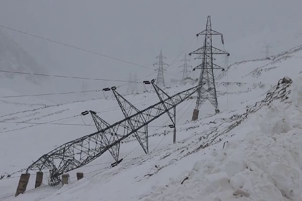 د پلخمري – کابل برېښنا لېږد مزی ونښلول شو