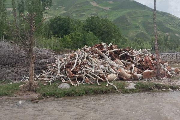 باشنده قندوز: «سیلاب زمینهای زراعتی، خانهها و دکانها را تخریب کرده است»