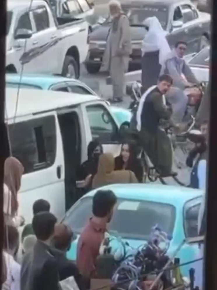 اعتقال مجموعة من النساء في منطقة تايمني بكابل