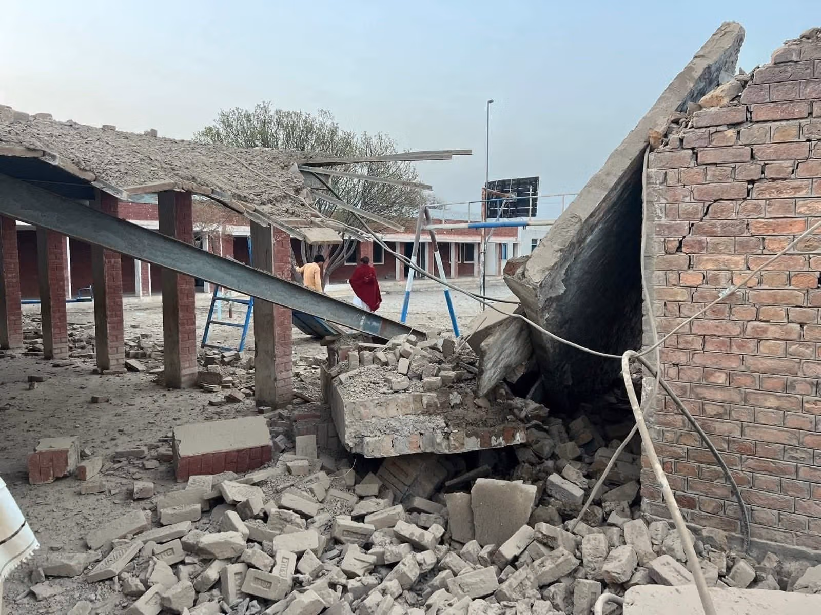 په خیبر پښتونخوا کې د یوې دولتي لېسې ودانۍ د ډرون برید له امله ویجاړه شوې ده