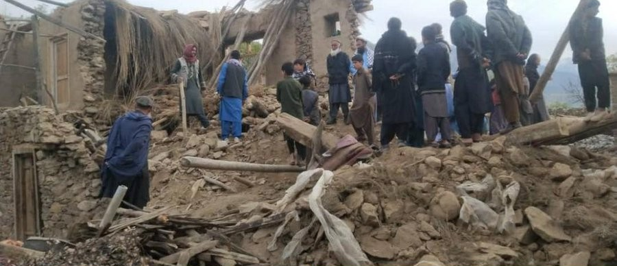 په لغمان کې د یوه کور چت پرېوتو پېښه کې یو کس مړ او پنځه نور ټپیان شوي دي