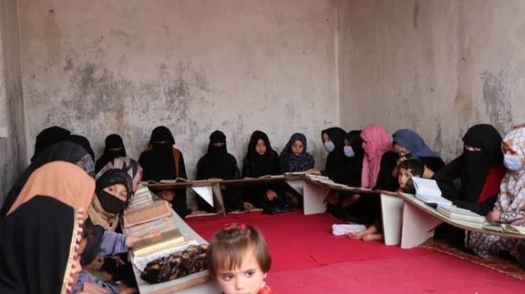 په افغانستان کې مدرسو د ښوونځيو ځای نیولی