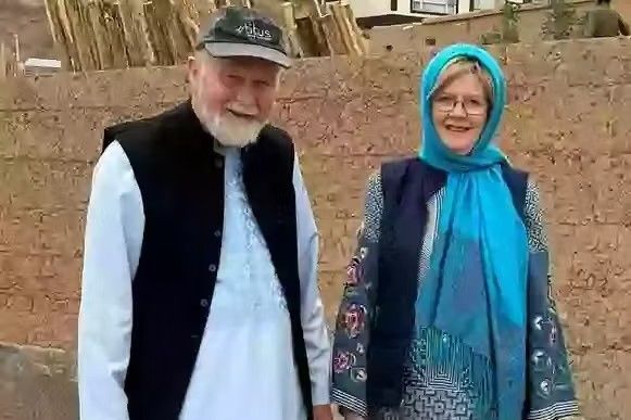 پسر زوج بریتانیایی می‌گوید والدین‌ او در زندان طالبان در خطر مرگ قرار دارند 