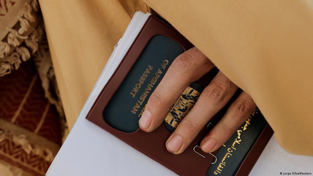 به روایت منبع آگاه؛ پاسپورت جعلی افغانستان در پاکستان چاپ می‌شود