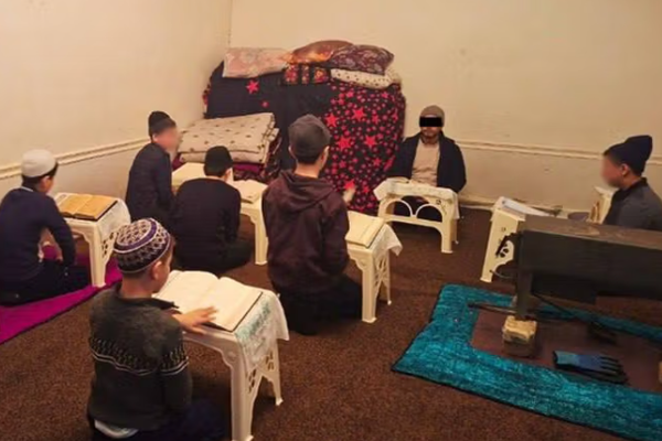 الازدواجية في سياسات أوزبكستان تبني مدرسة لطالبان وتعتقل معلماً لتدريسه الدين للأطفال