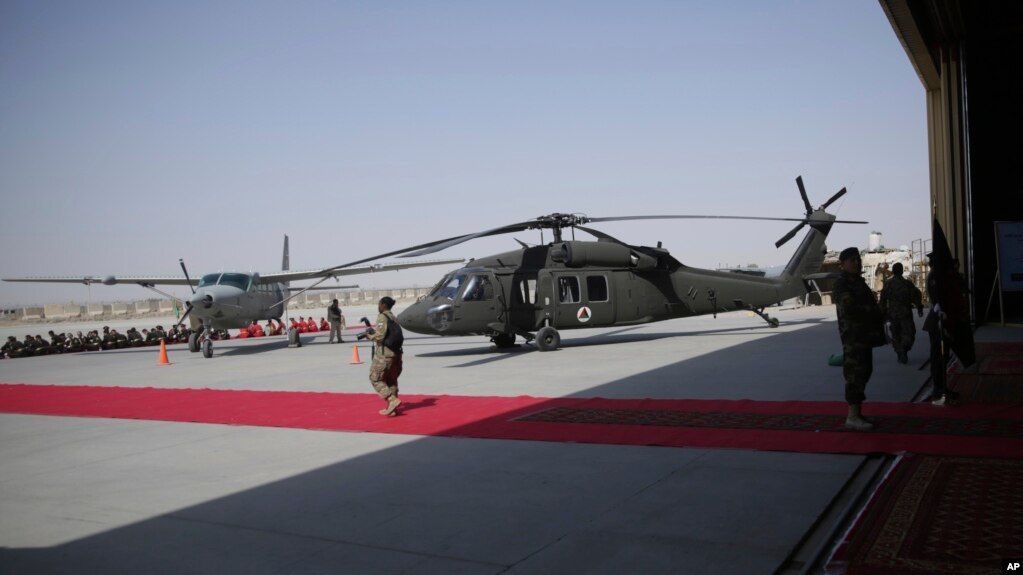 ازبکستان ده‌ها هواپیما و هلیکوپتر دولت پیشین افغانستان را "به طالبان تحویل نخواهد داد"