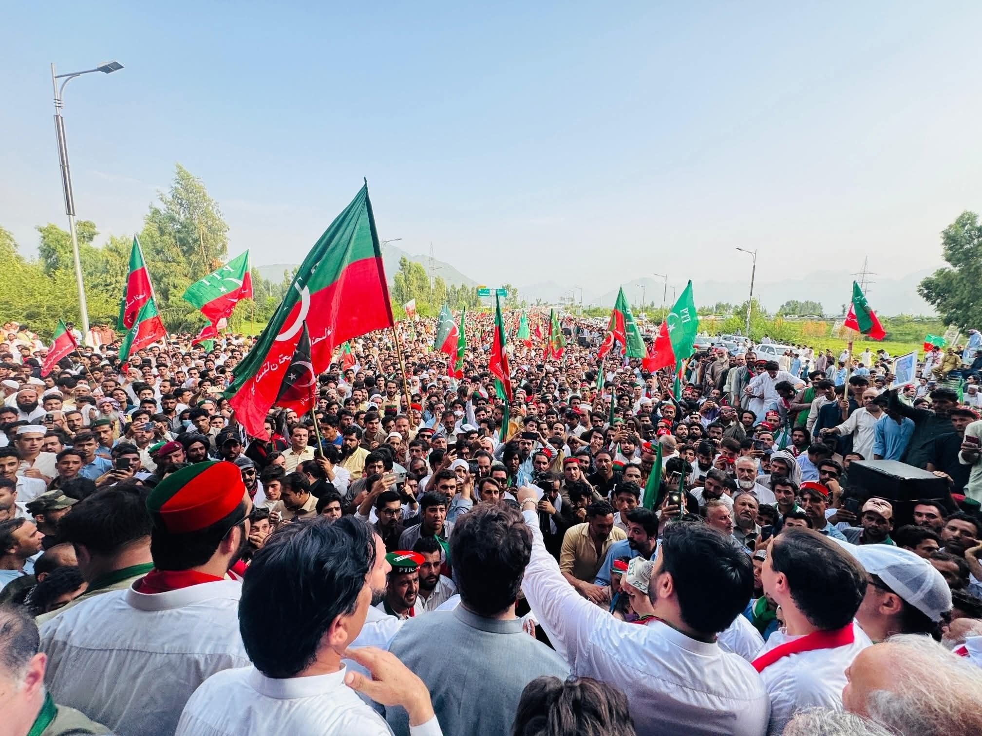 د کشمیر د استحصال پر ضد د پېښور ښار په زړه کې پراخ لاریون شوی