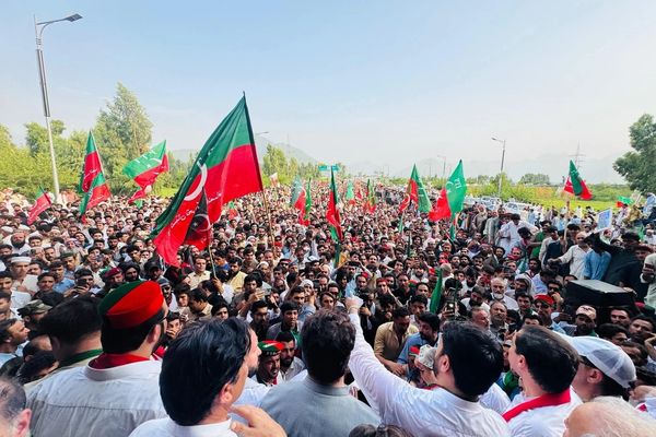 د کشمیر د استحصال پر ضد د پېښور ښار په زړه کې پراخ لاریون شوی