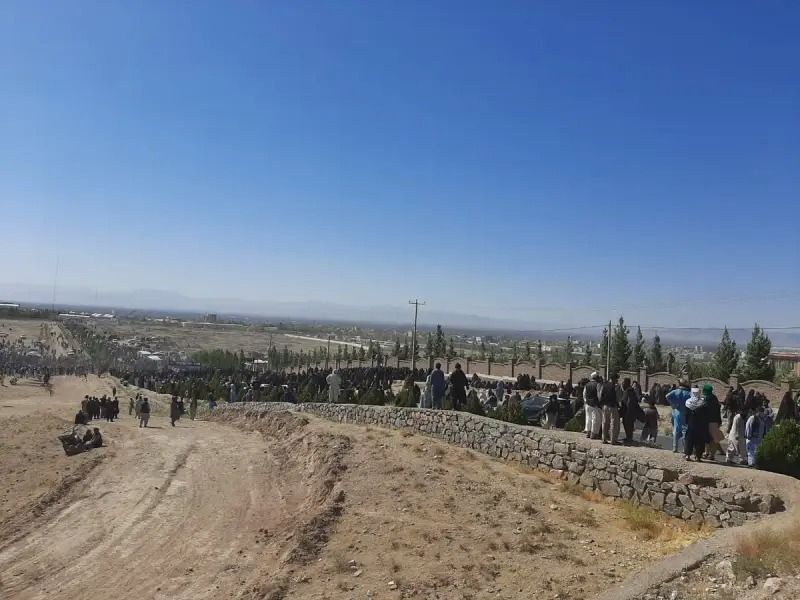 په هرات کې زرګونه کسان د پاسپورت ترلاسه کولو ته په انتظار دي