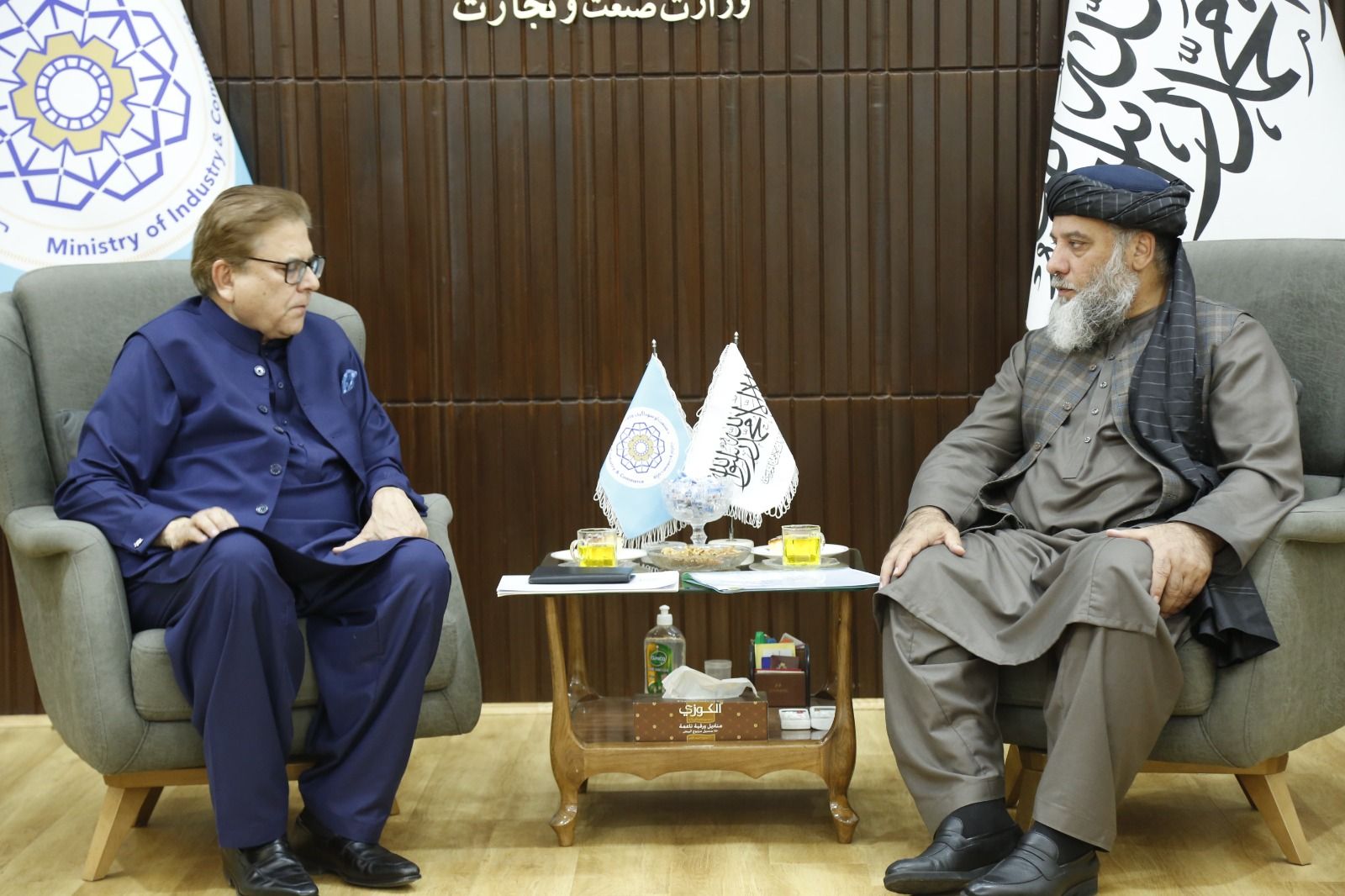 فرستاده ویژه پاکستان با وزیر تجارت طالبان درباره روابط بازرگانی دو کشور گفت‌وگو کرد