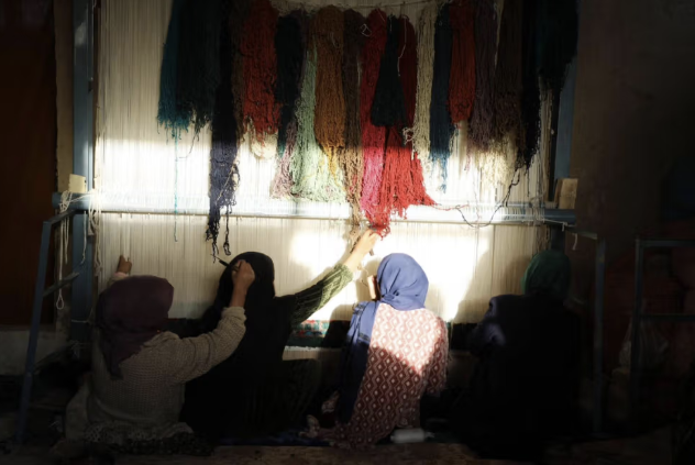 الأمم المتحدة: النساء والفتيات في أفغانستان هنّ الأكثر تضرراً