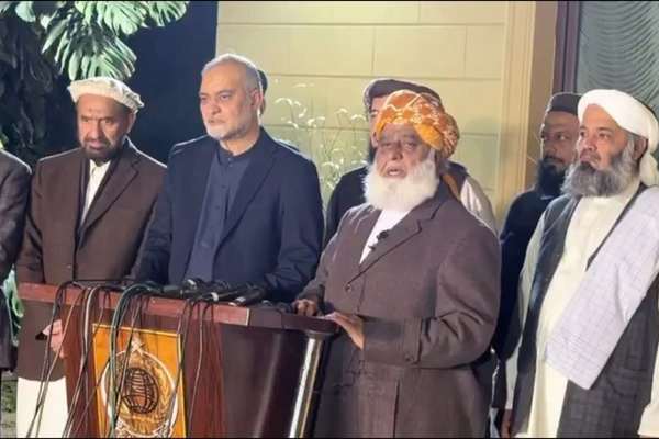 مولانا فضلالرحمان: په افغانستان کې د روسیې او چین پانګونې امریکا ته د منلو وړ نهدي