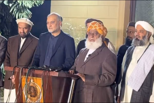 مولانا فضلالرحمان: په افغانستان کې د روسیې او چین پانګونې امریکا ته د منلو وړ نهدي