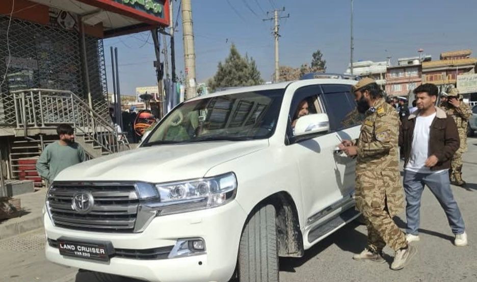 طالبانو په کابل کې ۱۲۰۰ بې اسناده موټرې نیولي