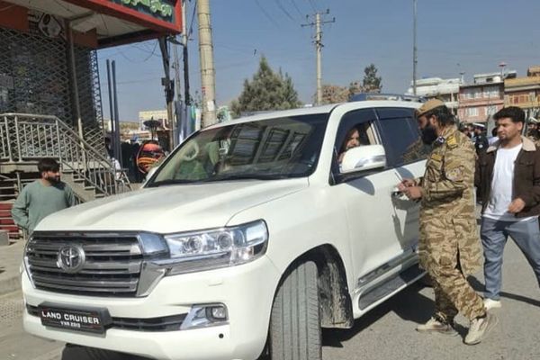 طالبانو په کابل کې ۱۲۰۰ بې اسناده موټرې نیولي