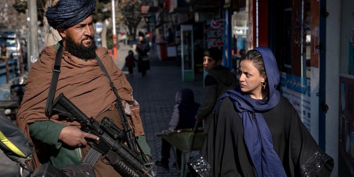 "التلغراف": الفتيات في كابل يتعرضن للضرب والاعتقال على يد طالبان