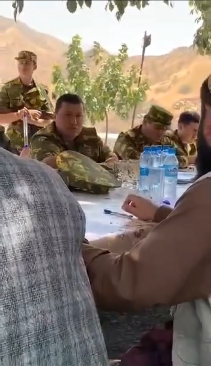 طالبان وايي چې تاجکستان د دې ډلې ۳۵۰ وسله‌وال مخالفان روزي