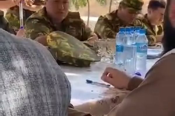 طالبان وايي چې تاجکستان د دې ډلې ۳۵۰ وسلهوال مخالفان روزي