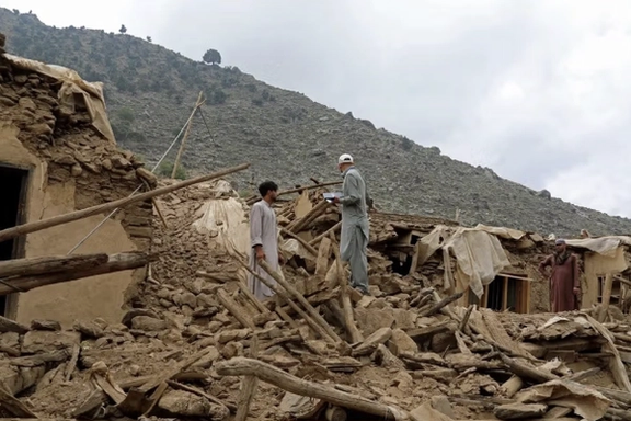 اليونيسف تحذر من معاناة الأطفال في مناطق زلزلة كونر وسط البرد القارس