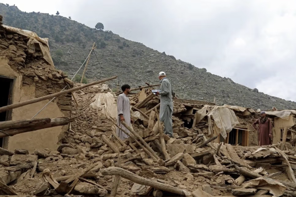 اليونيسف تحذر من معاناة الأطفال في مناطق زلزلة كونر وسط البرد القارس