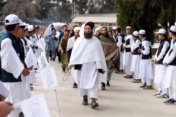 دستور تازه ملاهبتالله درباره اخذ امتحان مدارس دینی از سوی وزارت تحصیلات عالی و معارف