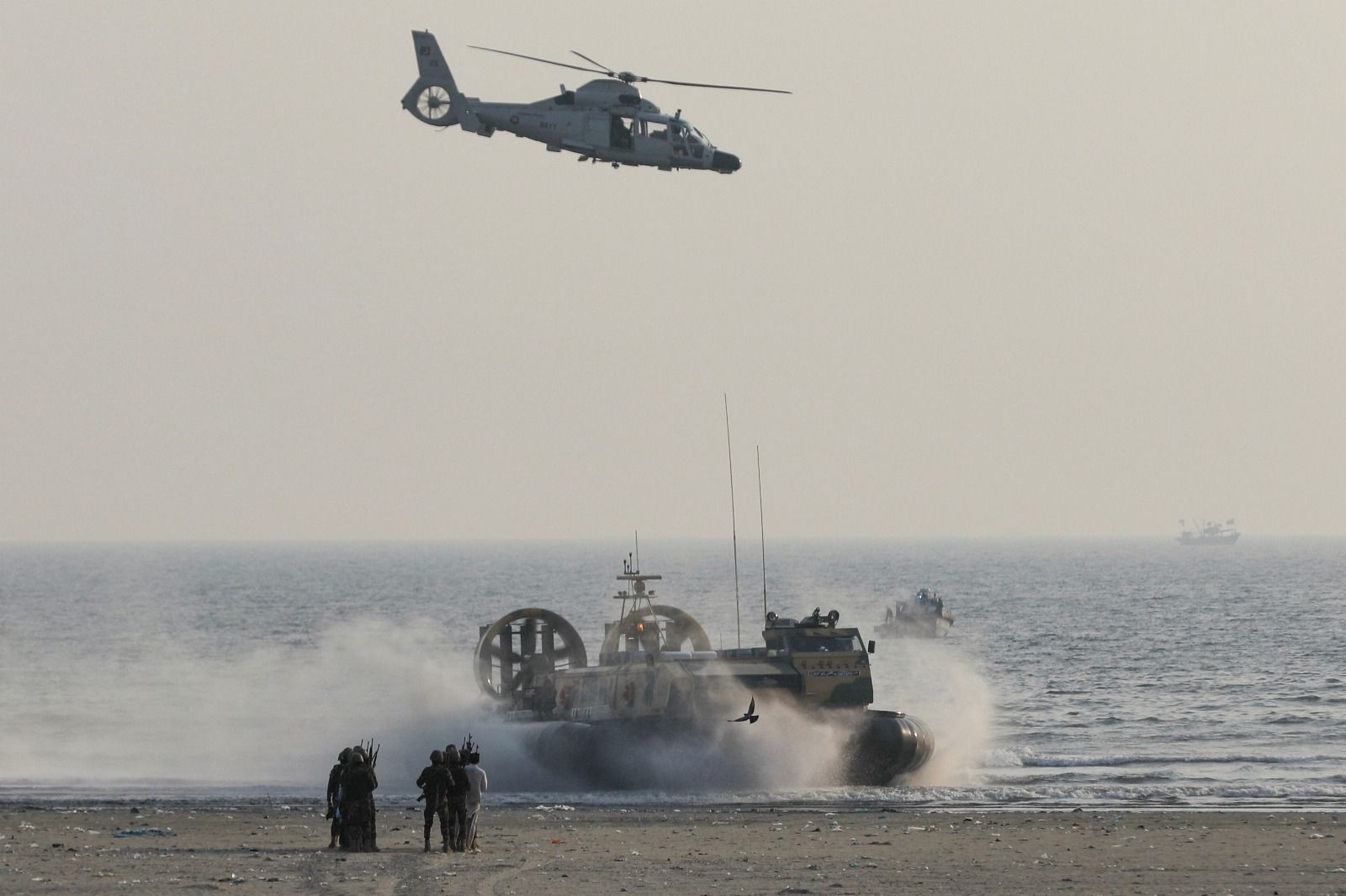 نیروی دریایی پاکستان نزدیک به یک میلیارد دالر مواد مخدر را در دریای عرب توقیف کرد