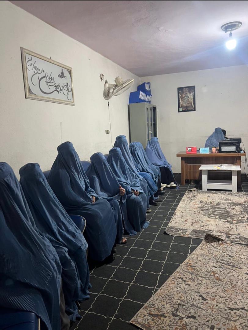 طالبان در هرات به معلمان زن دستور داد بدون چادری به مکتب نروند