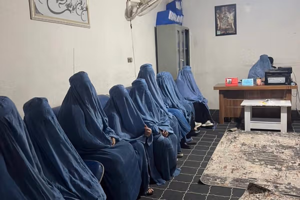 طالبان د هراتۍ ښځو هغه ادعاوې ردوي چې ګواکې دوی هرات کې ښځو ته د چادریو د اغوستلو امر کړی