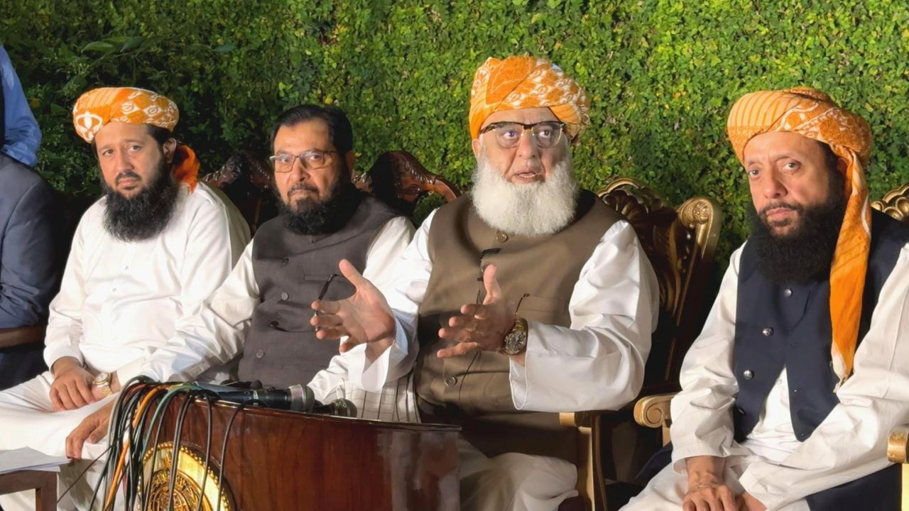 مولانا فضل الرحمان: د پاکستان په قانون کې تعدیل «شرعي» نه دی او نه یې منم