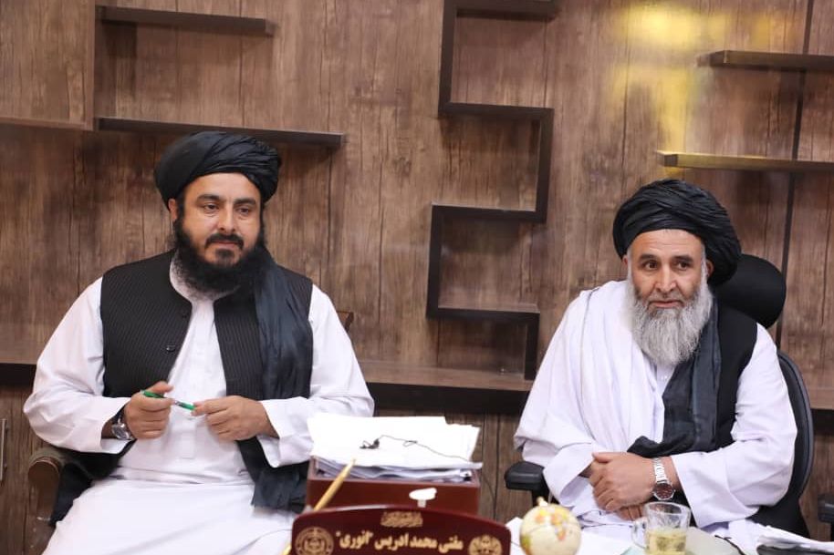 د طالبانو کډوالو وزارت: له زرو ډېر افغان کډوال له ایران او پاکستانه ...