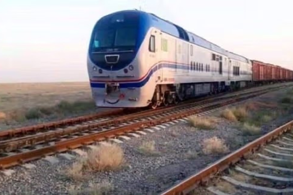 تېره میاشت؛ د هرات-خواف اوسپنې پټلۍ له لارې ۱۱۱زره ټنه توکي لېږدول شوي دي