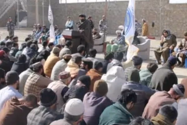 طالبانو د کندز او بامیان له زندانونو ۱۱۱ بندیان ازاد کړل