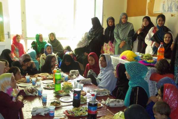 د ښوونکو نړیواله ورځ؛ طالبانو له ښوونځیو د نه نمانځلو غوښتنه کړې